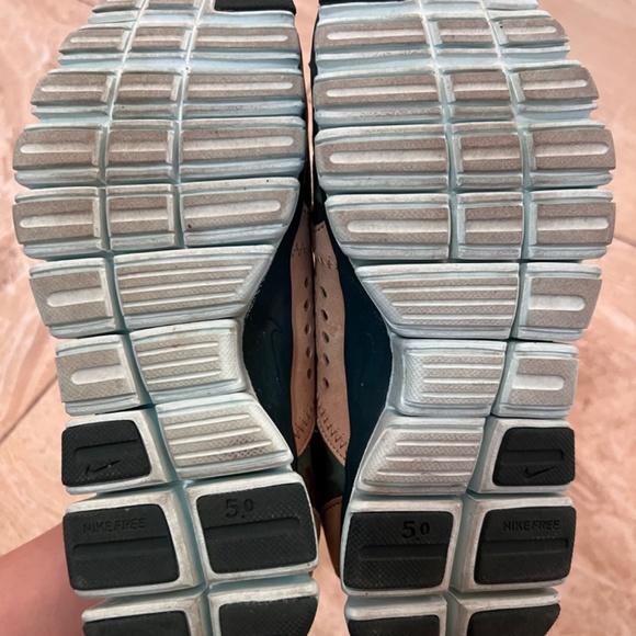 Nike Training Shoes - Picture 4 of 4